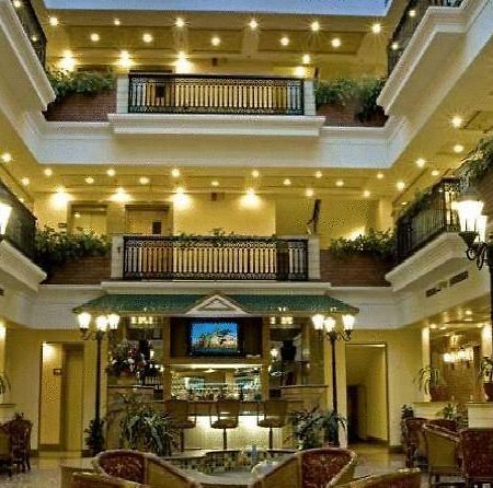 Savoy Suites Noida Ngoại thất bức ảnh