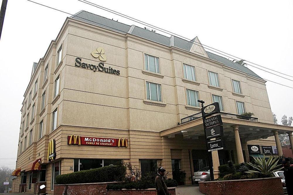 Savoy Suites Noida Ngoại thất bức ảnh