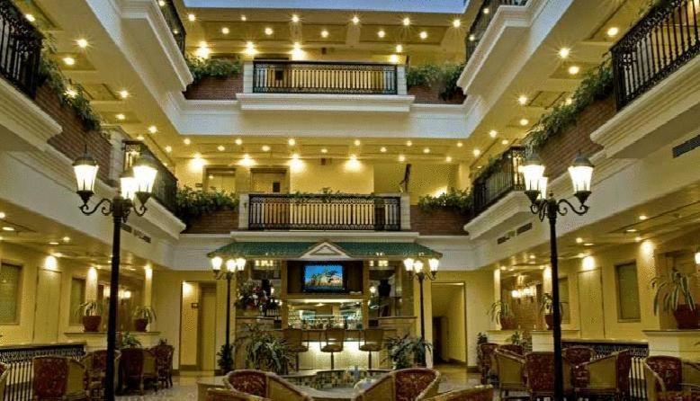 Savoy Suites Noida Ngoại thất bức ảnh
