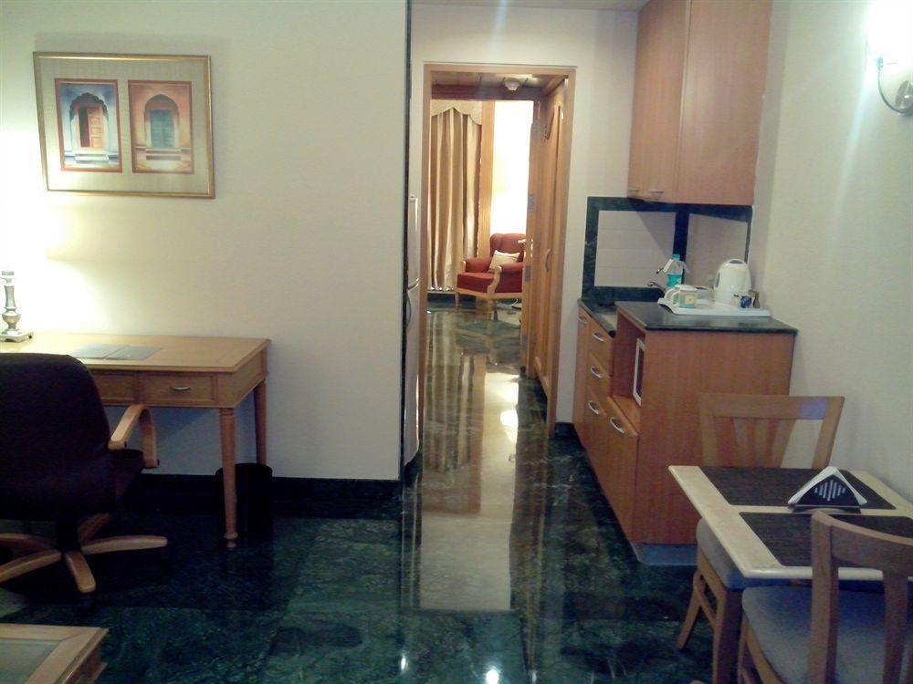 Savoy Suites Noida Ngoại thất bức ảnh