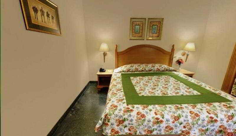 Savoy Suites Noida Phòng bức ảnh