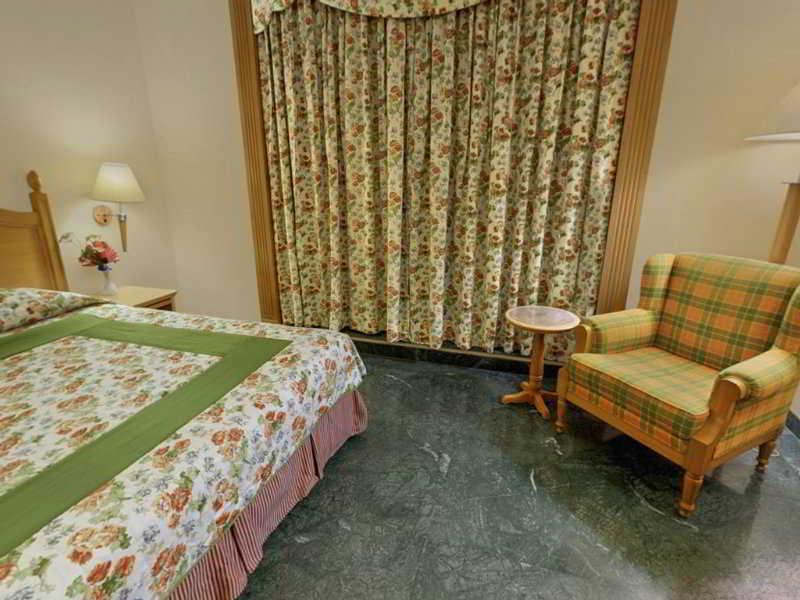 Savoy Suites Noida Phòng bức ảnh