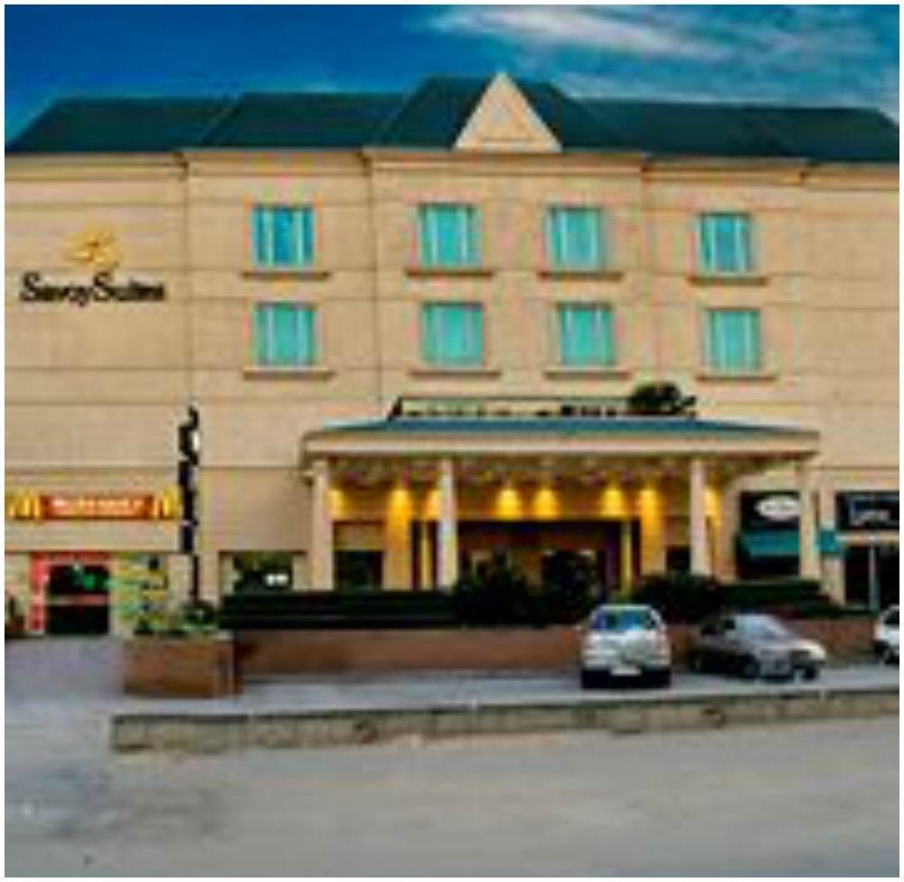 Savoy Suites Noida Ngoại thất bức ảnh