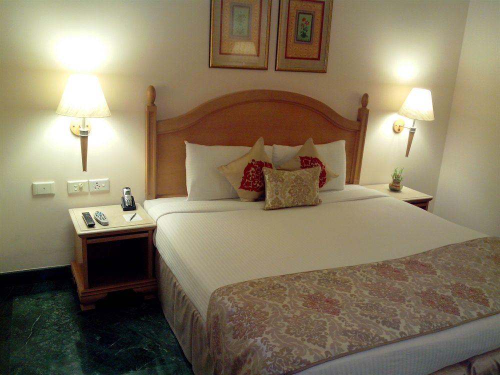 Savoy Suites Noida Ngoại thất bức ảnh