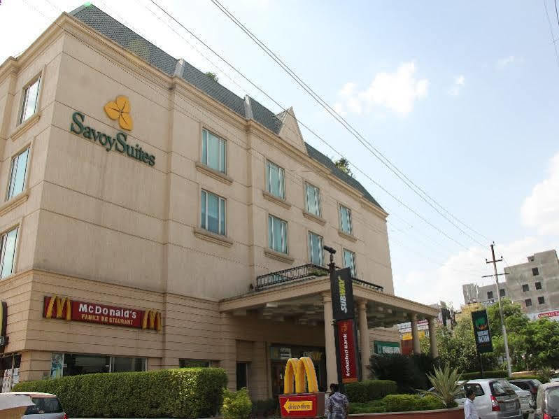 Savoy Suites Noida Ngoại thất bức ảnh