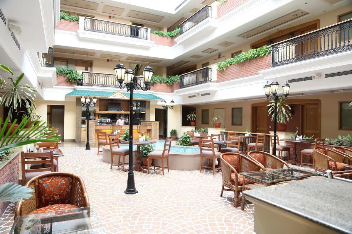 Savoy Suites Noida Ngoại thất bức ảnh