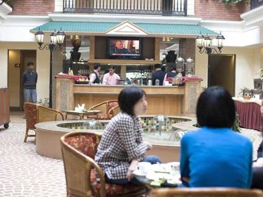 Savoy Suites Noida Ngoại thất bức ảnh