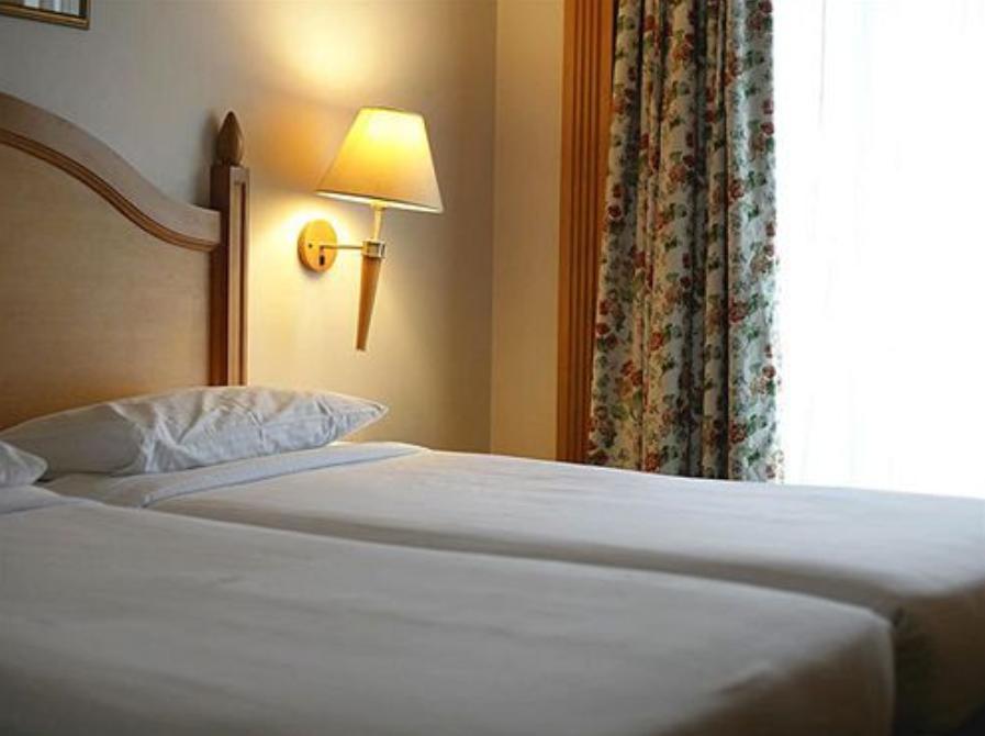Savoy Suites Noida Ngoại thất bức ảnh