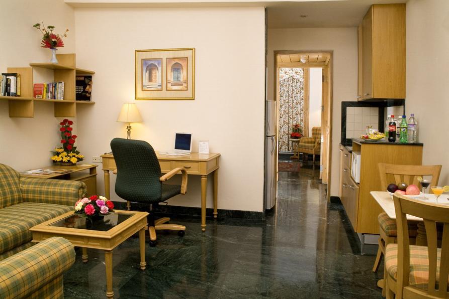 Savoy Suites Noida Phòng bức ảnh