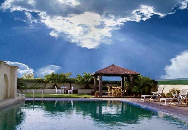 Savoy Suites Noida Ngoại thất bức ảnh